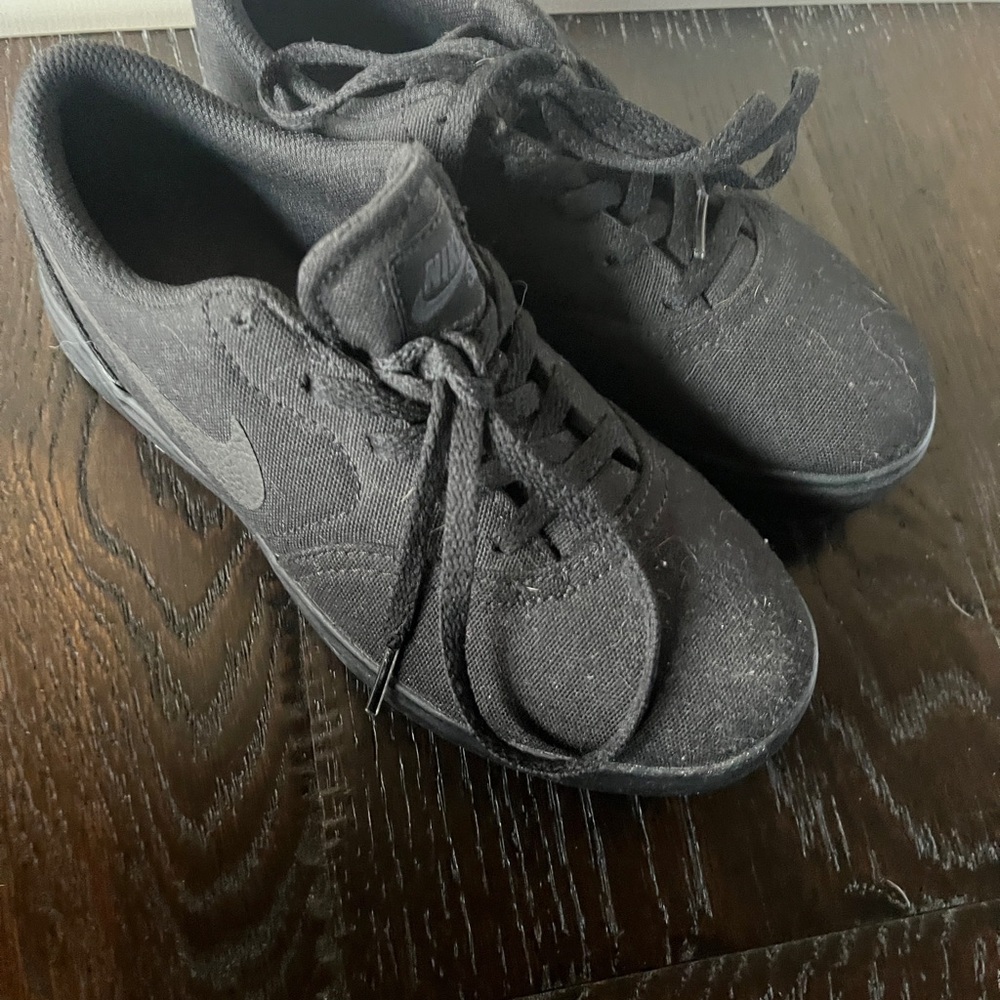 KIDS Nike Black/Charcoal Athletic Shoes, Boys or Girls